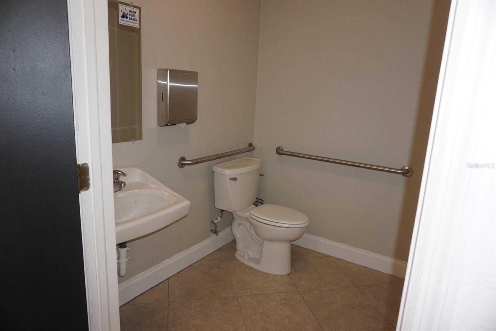 Image 16 of 25 For 701 Jc Center Court 12