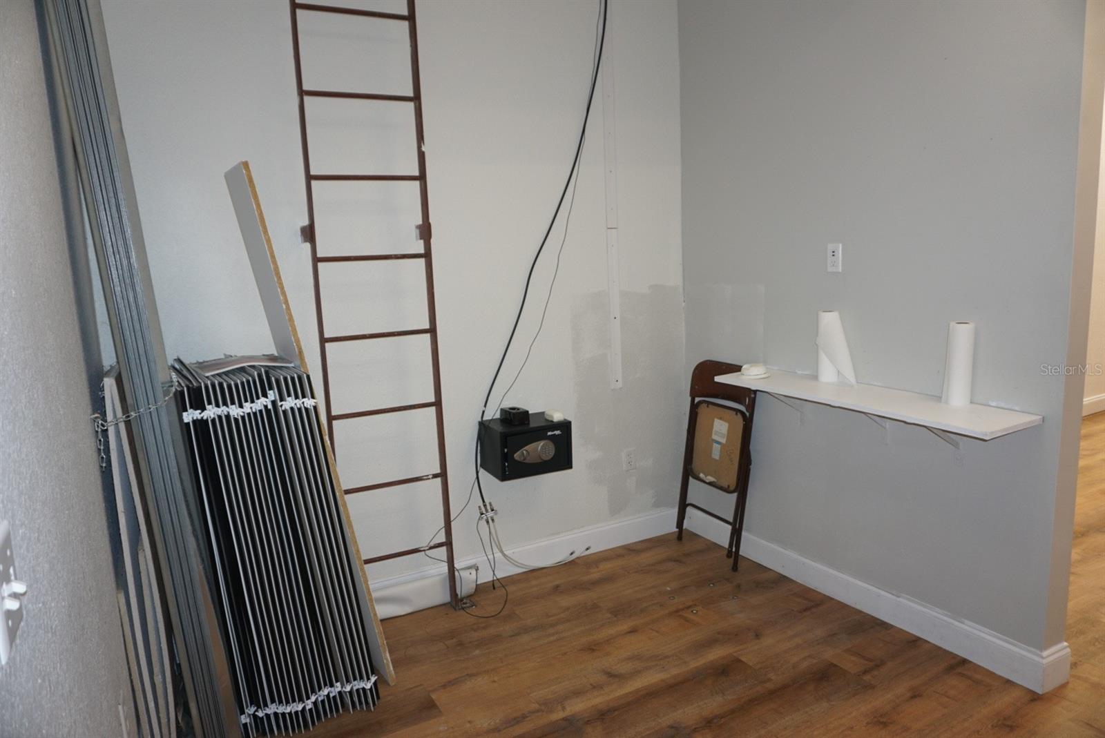 Image 21 of 25 For 701 Jc Center Court 12