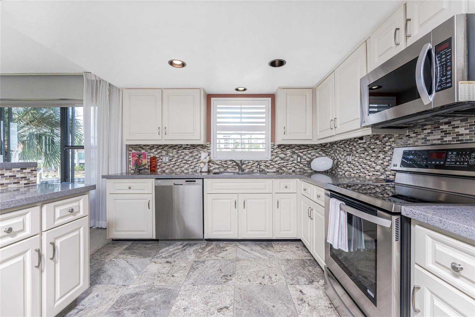 Image 11 of 53 For 3255 Sugarloaf Key Road 34b