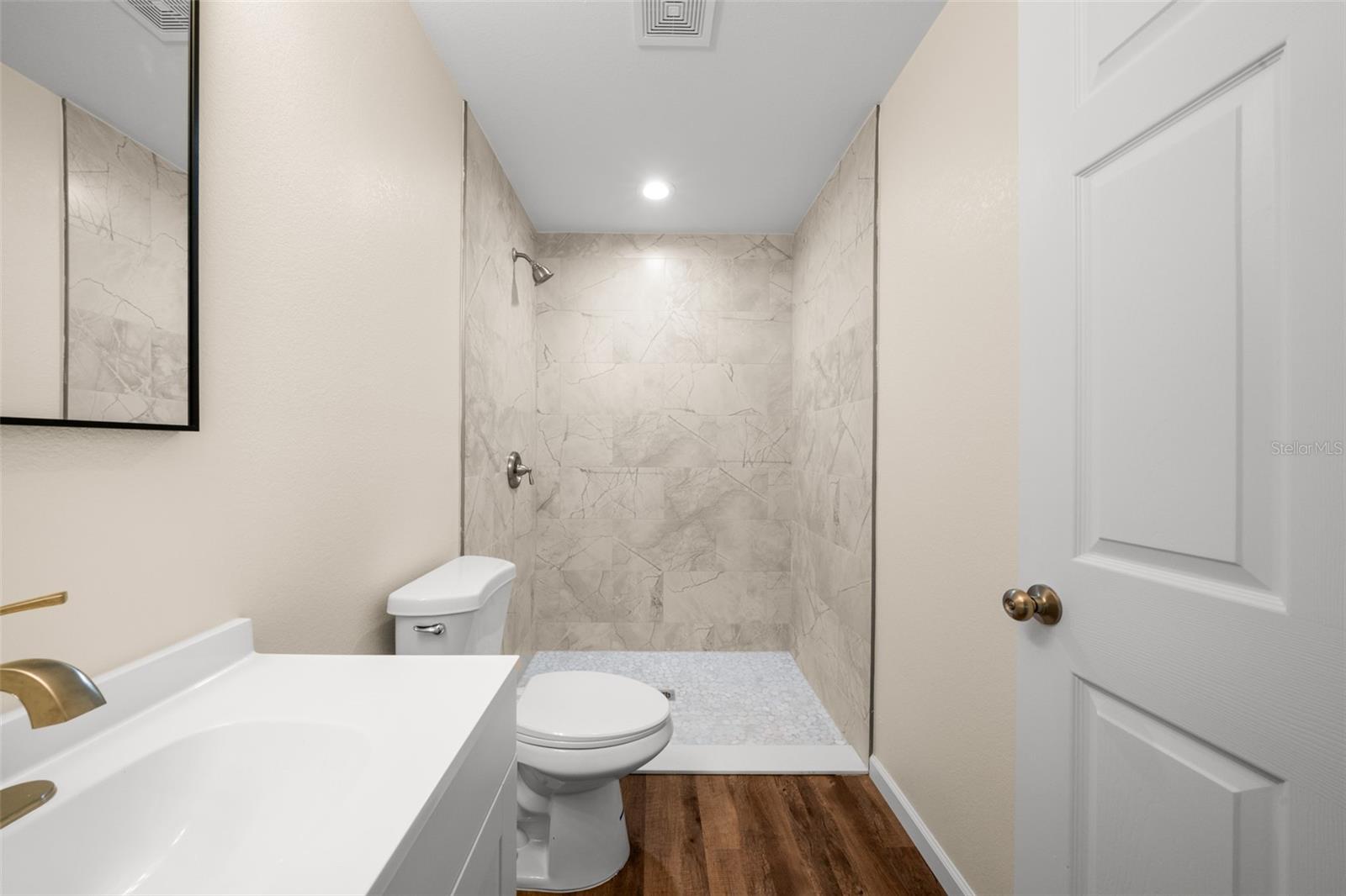 Image 15 of 40 For 1100 Redbird Street