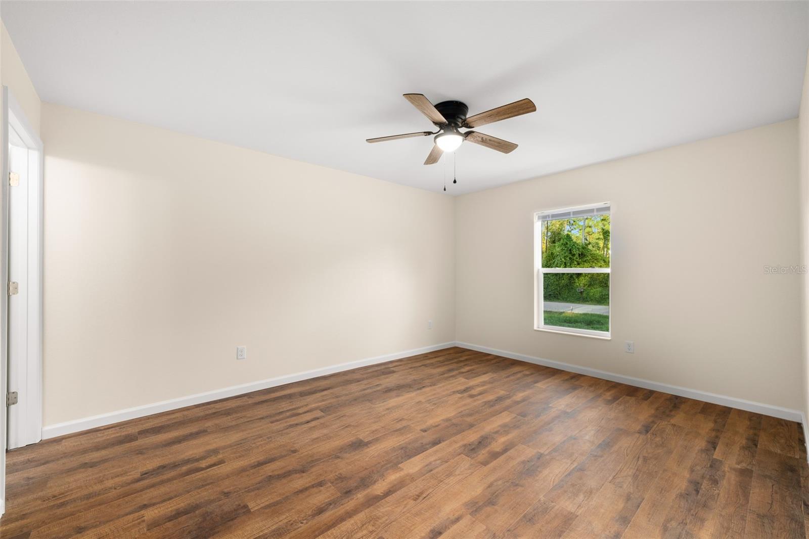 Image 16 of 40 For 1100 Redbird Street