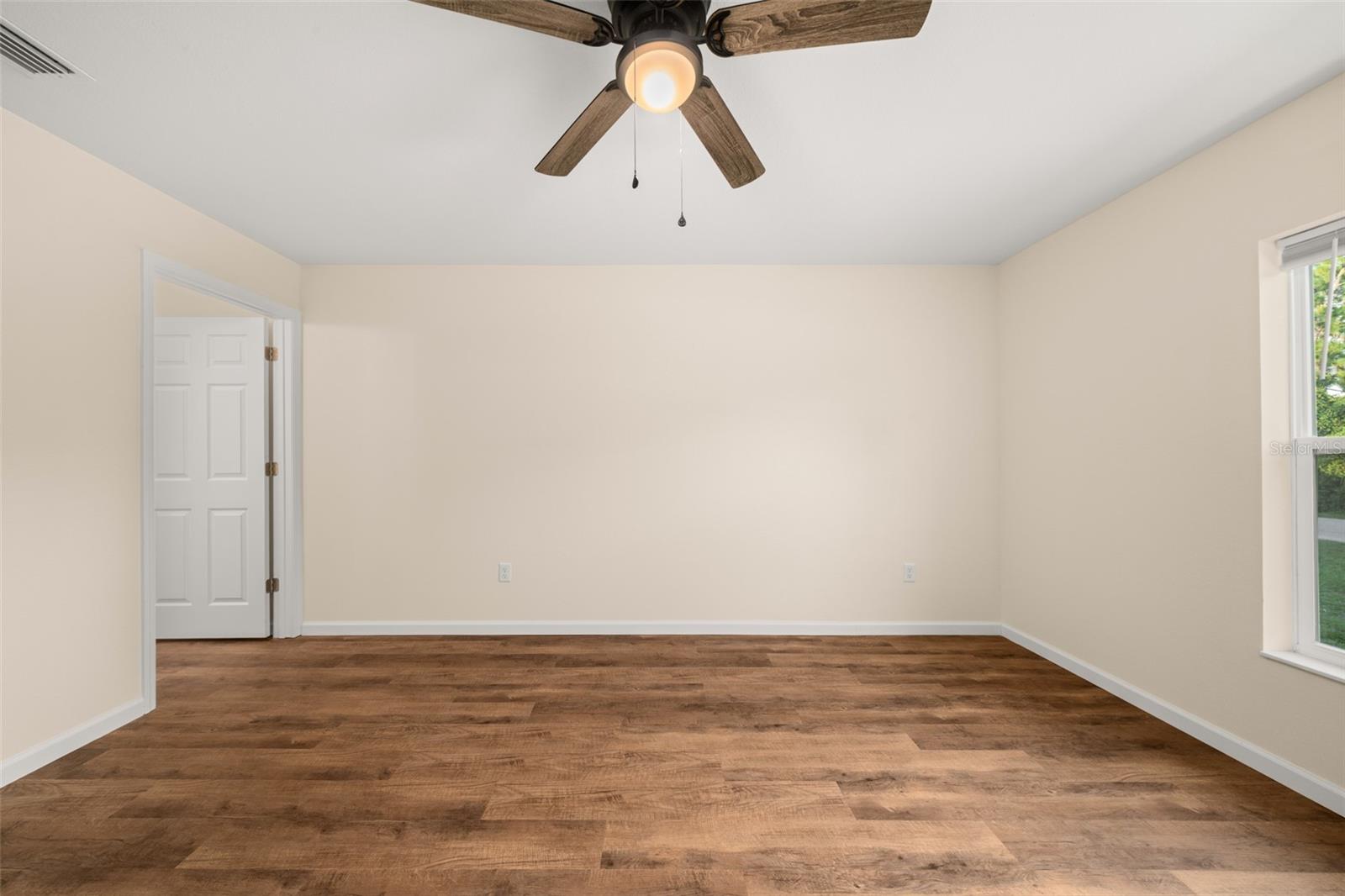 Image 17 of 40 For 1100 Redbird Street