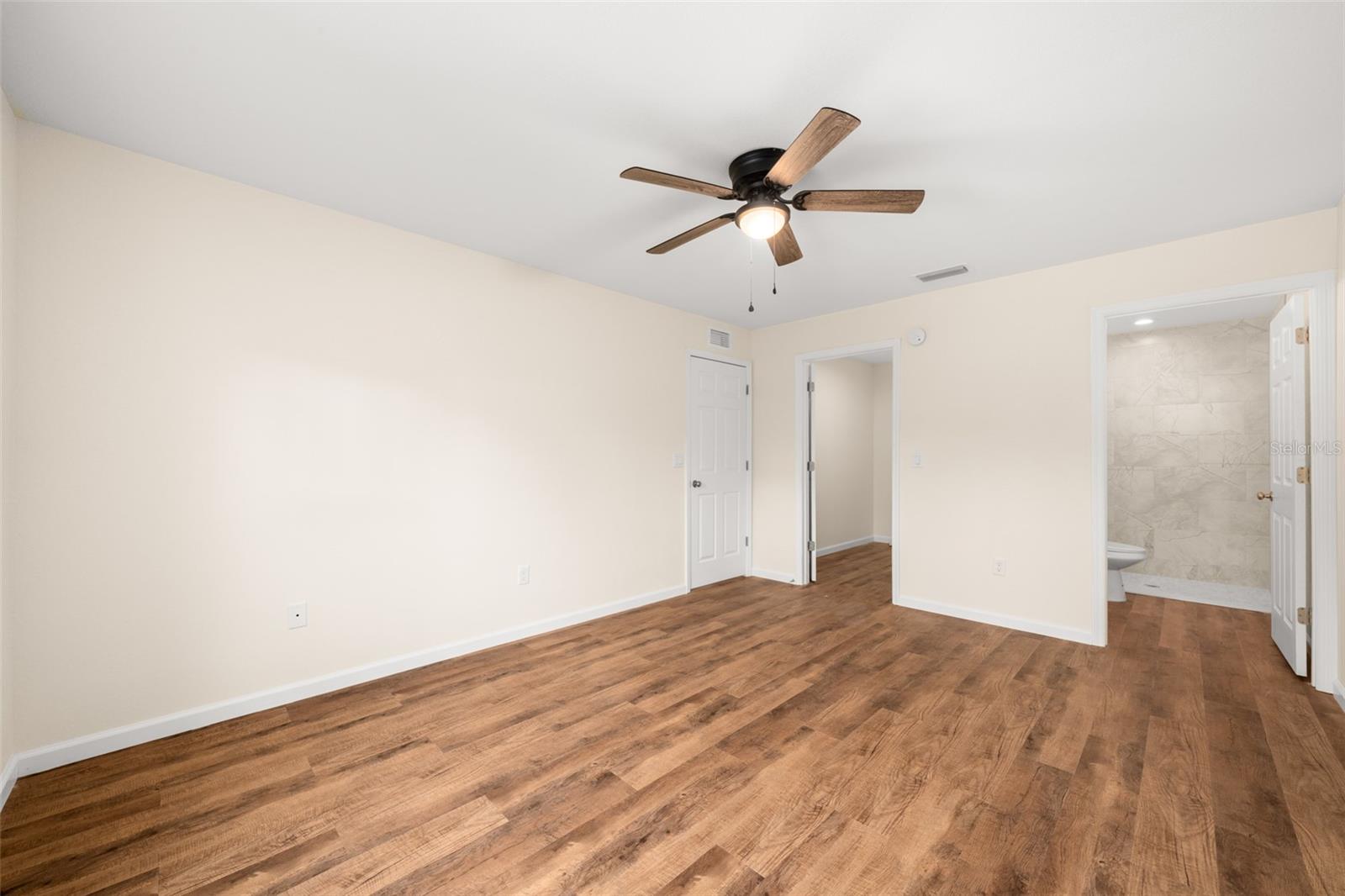 Image 18 of 40 For 1100 Redbird Street