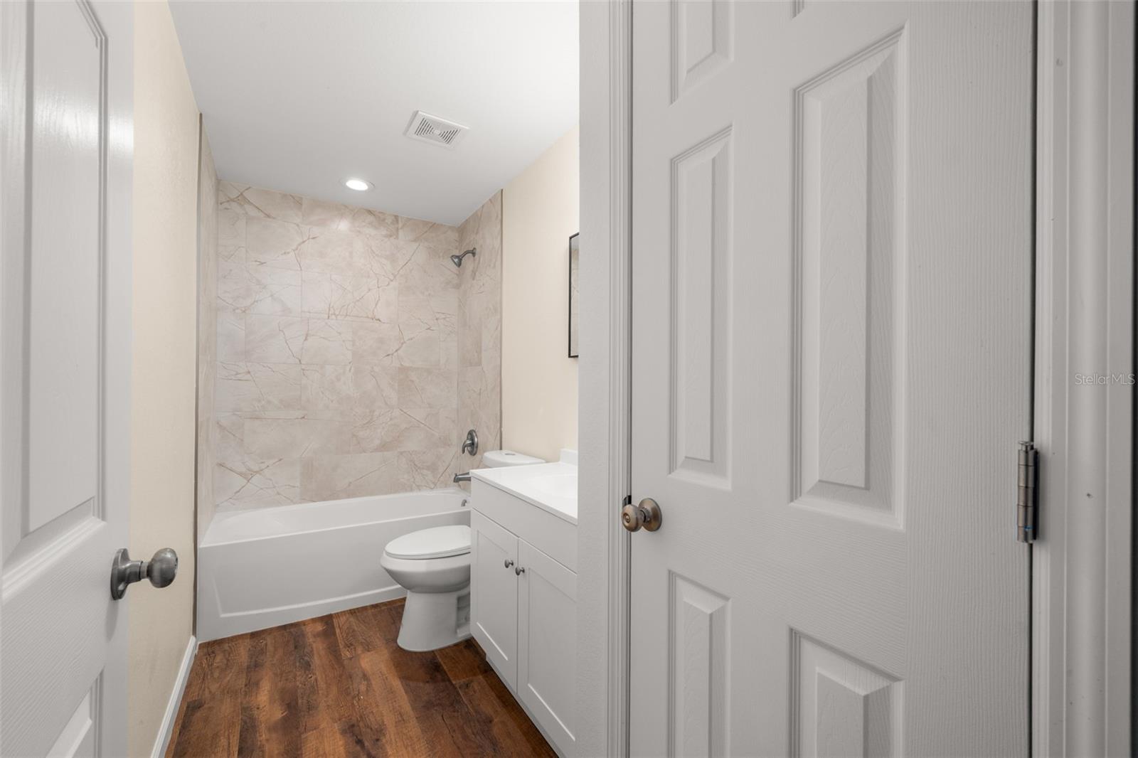 Image 21 of 40 For 1100 Redbird Street