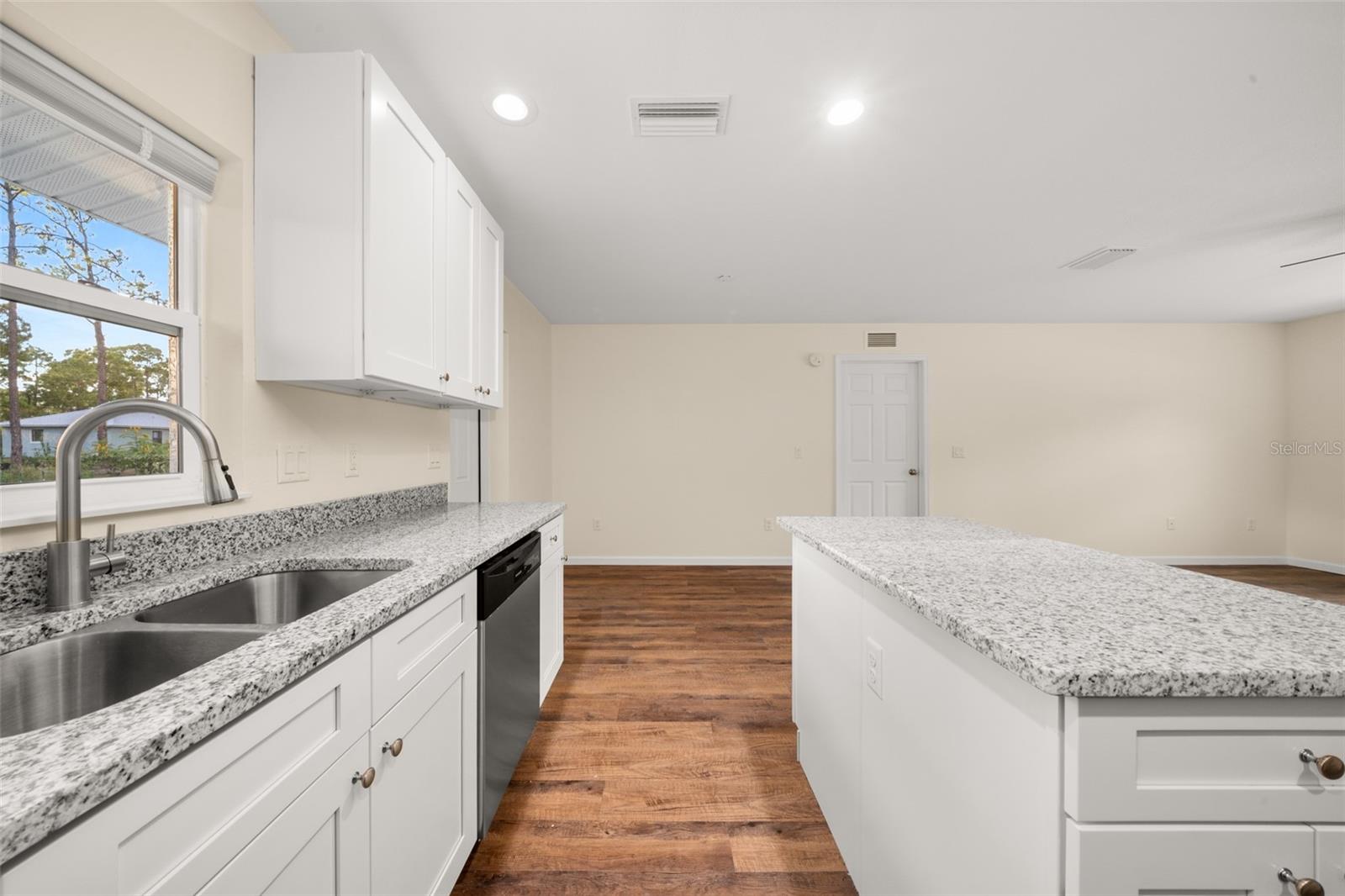 Image 6 of 40 For 1100 Redbird Street