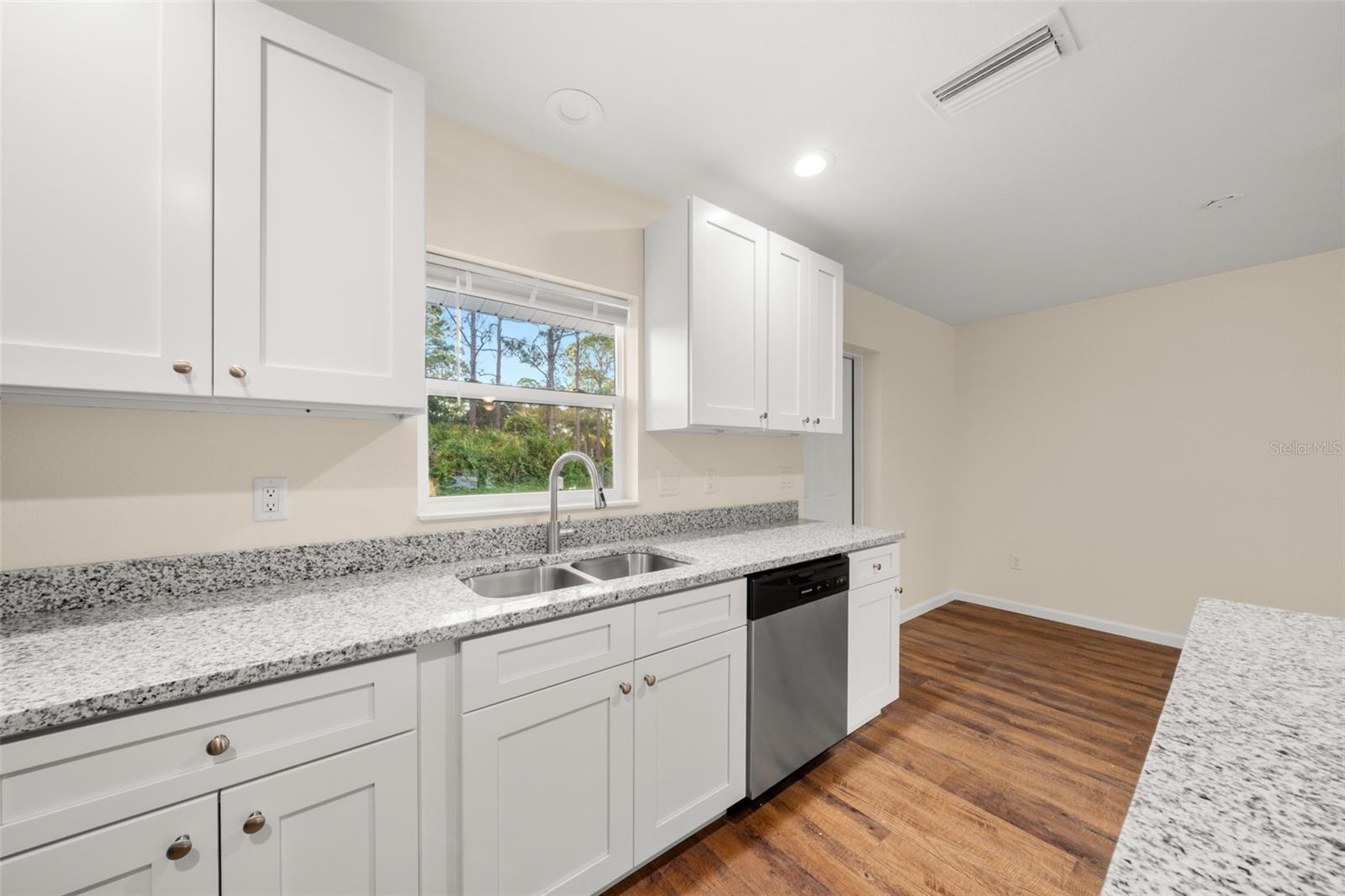 Image 7 of 40 For 1100 Redbird Street