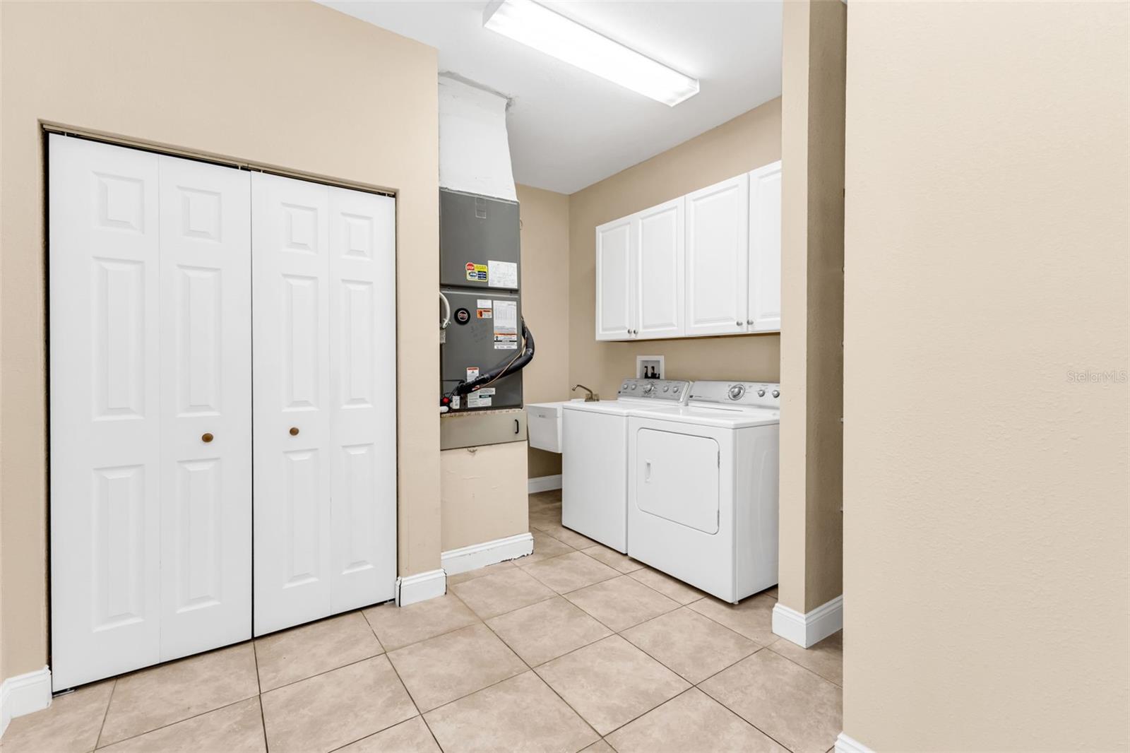 Image 26 of 39 For 25385 Sullan Court