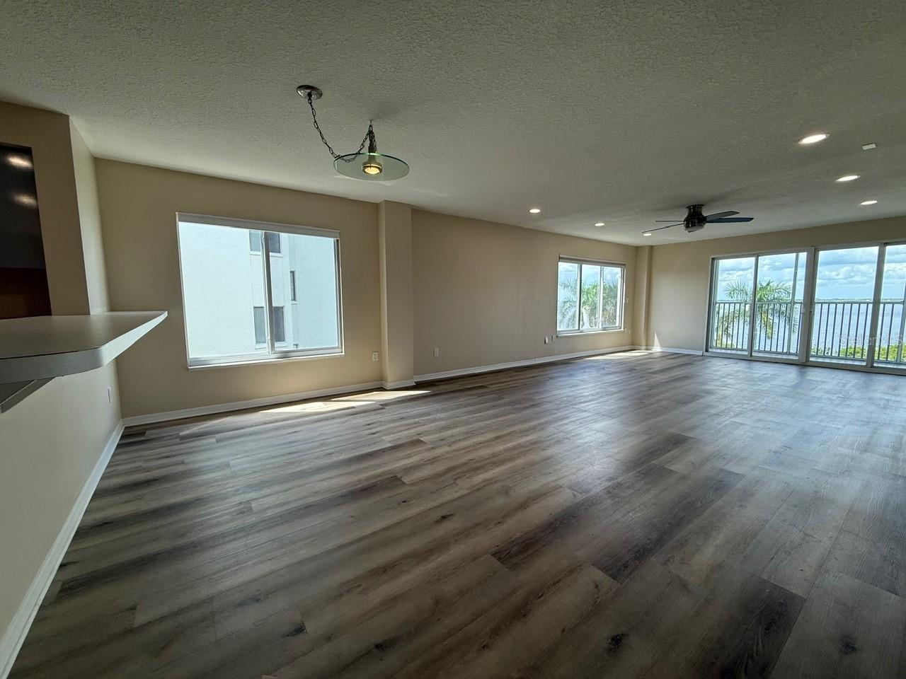 Image 10 of 20 For 1477 Park Beach Circle 21