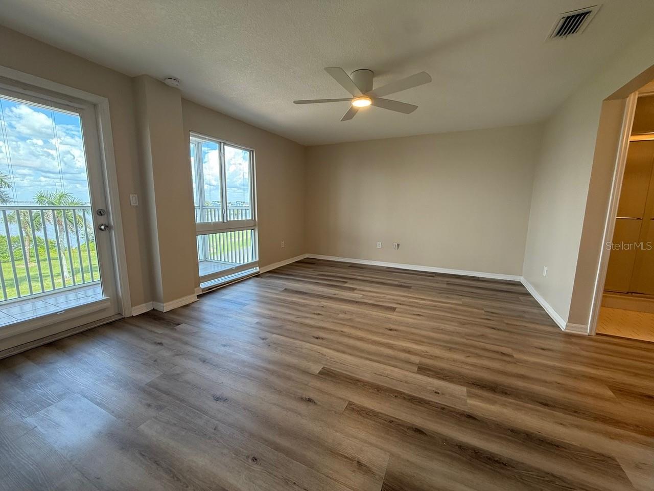 Image 11 of 20 For 1477 Park Beach Circle 21