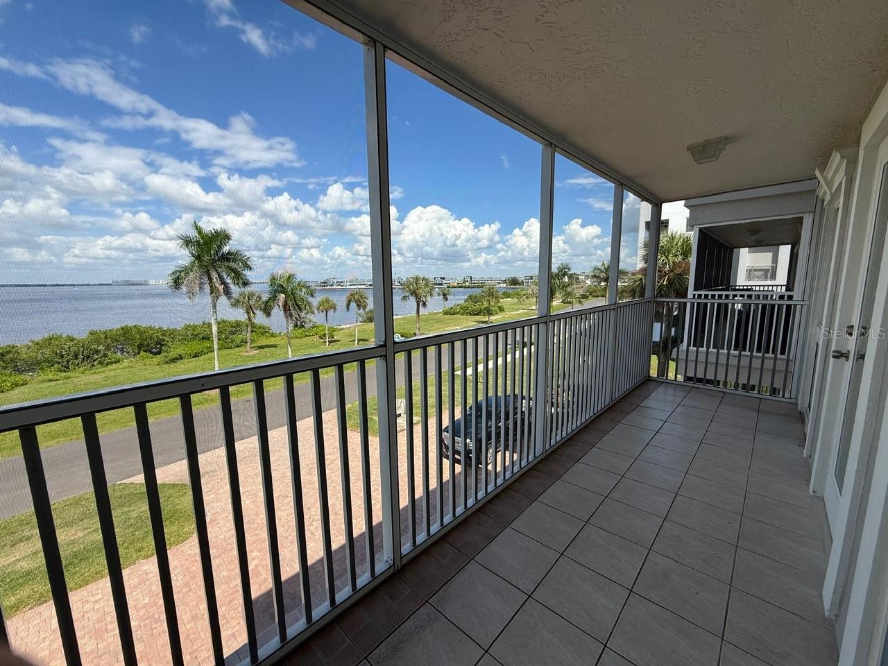 Image 17 of 20 For 1477 Park Beach Circle 21