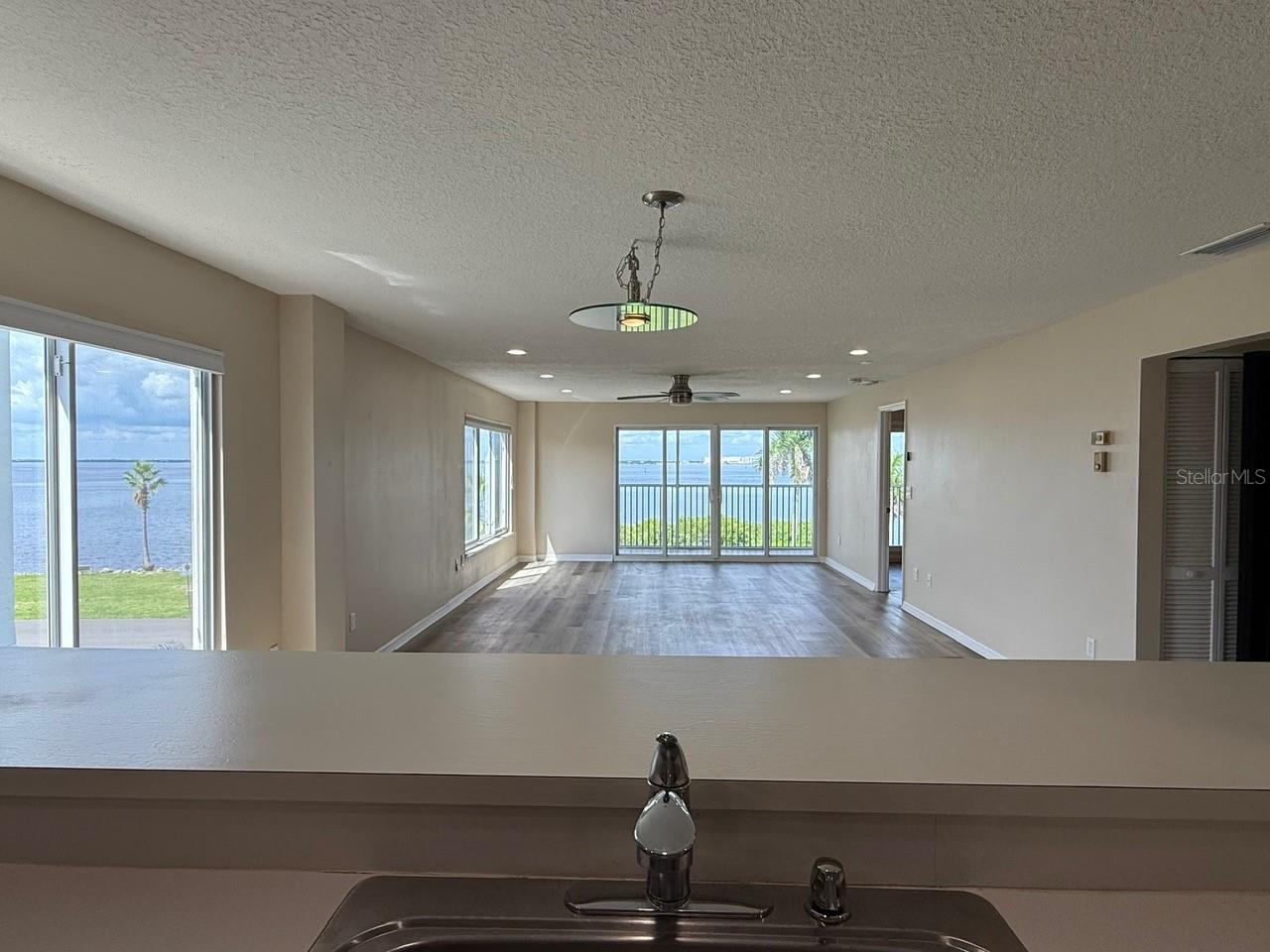 Image 5 of 20 For 1477 Park Beach Circle 21