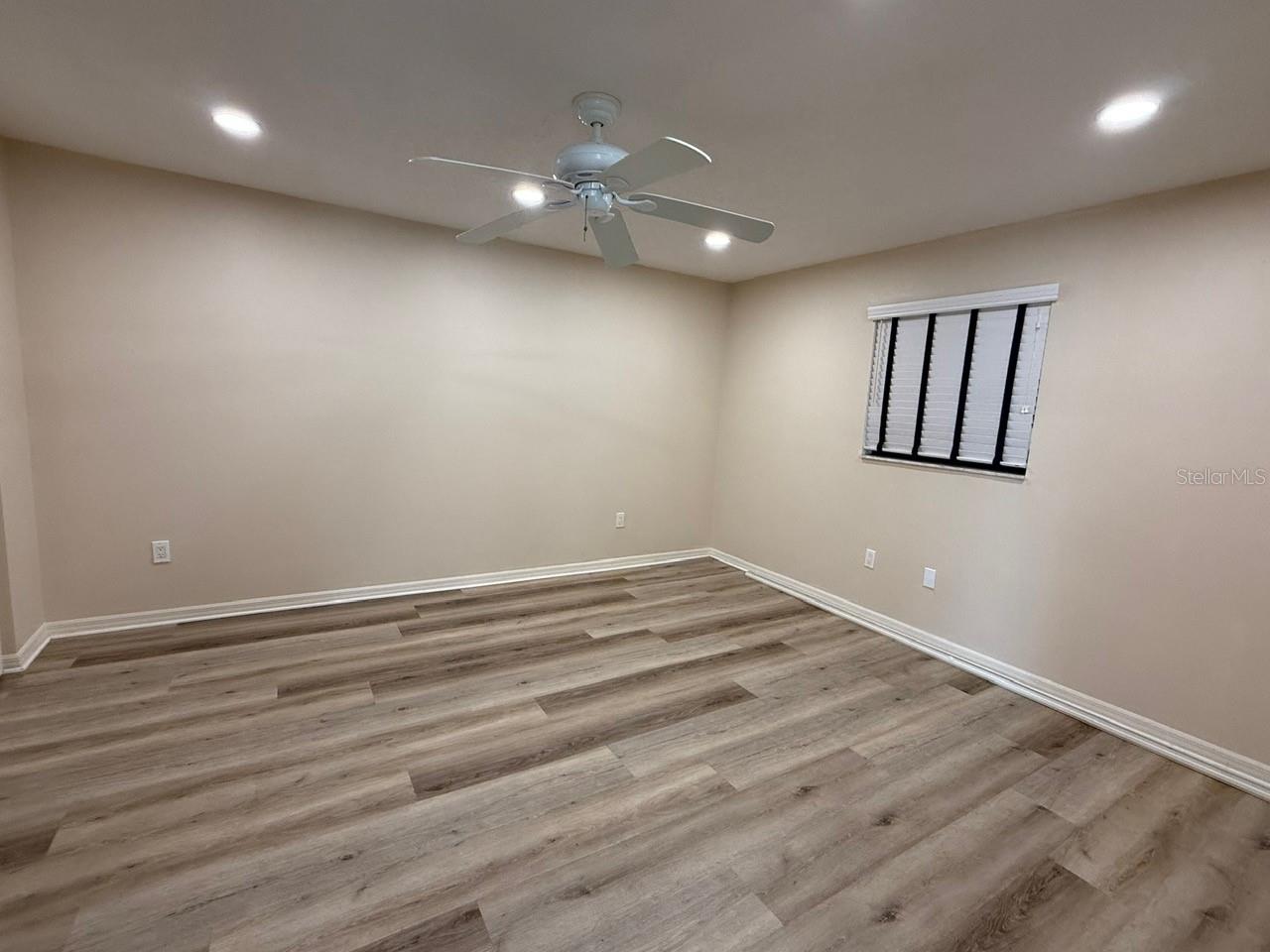 Image 6 of 20 For 1477 Park Beach Circle 21