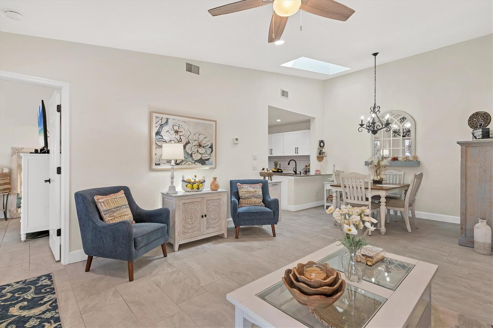 Image 11 of 39 For 3300 Loveland Boulevard 1001