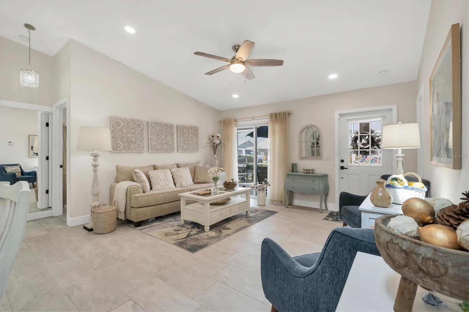 Image 7 of 39 For 3300 Loveland Boulevard 1001