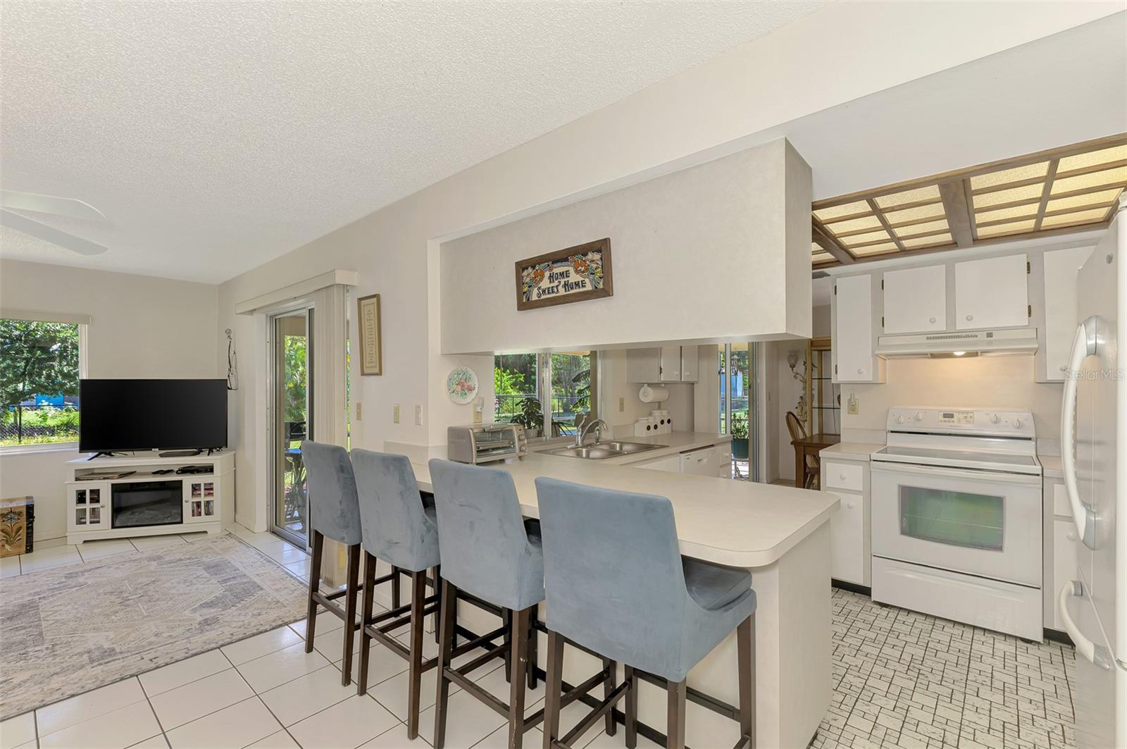Image 23 of 62 For 917 Tropical Avenue Nw