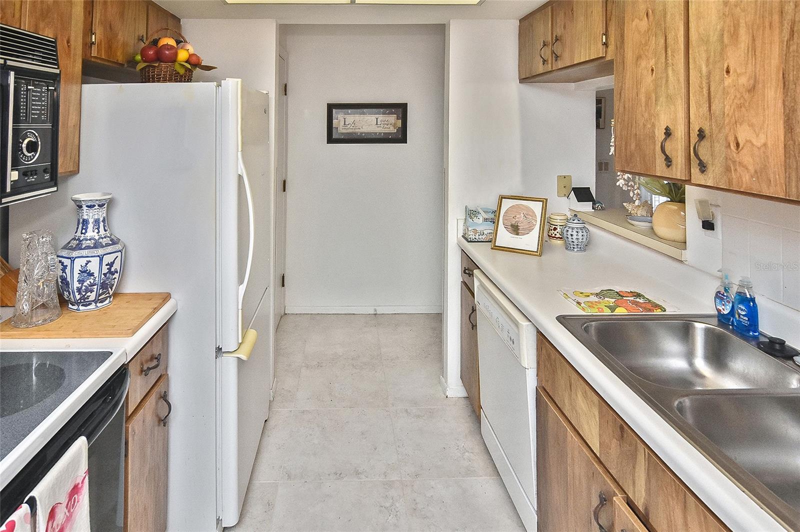Image 6 of 28 For 22375 Edgewater Drive 133