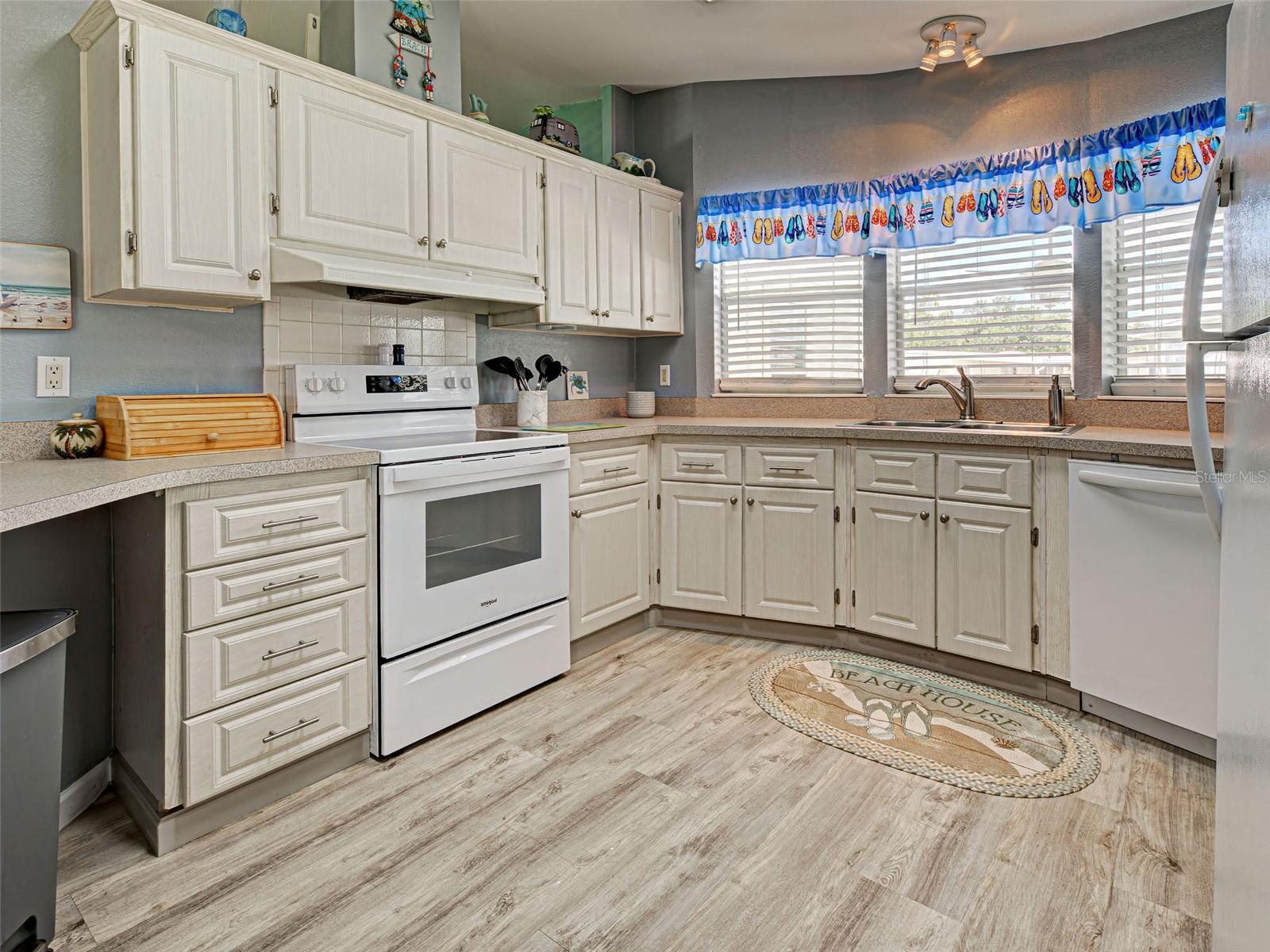 Image 19 of 56 For 6562 Hikina Drive