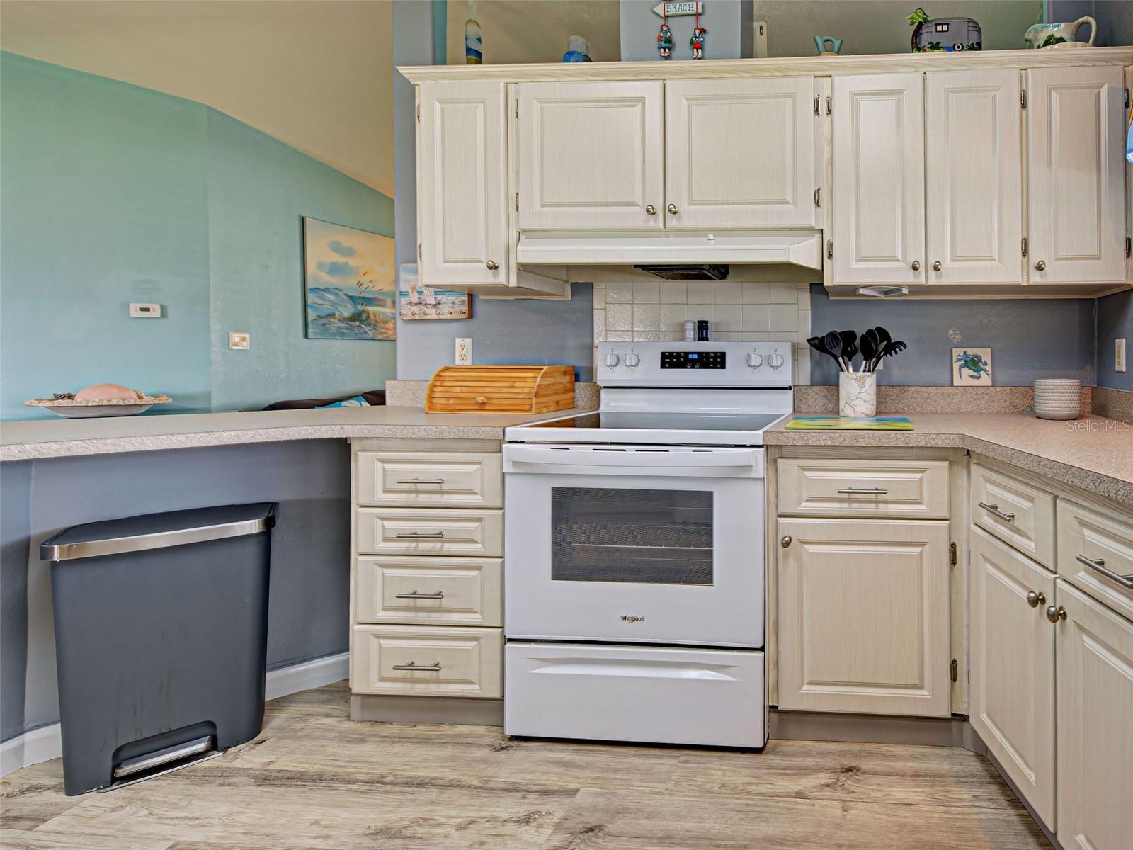 Image 23 of 56 For 6562 Hikina Drive