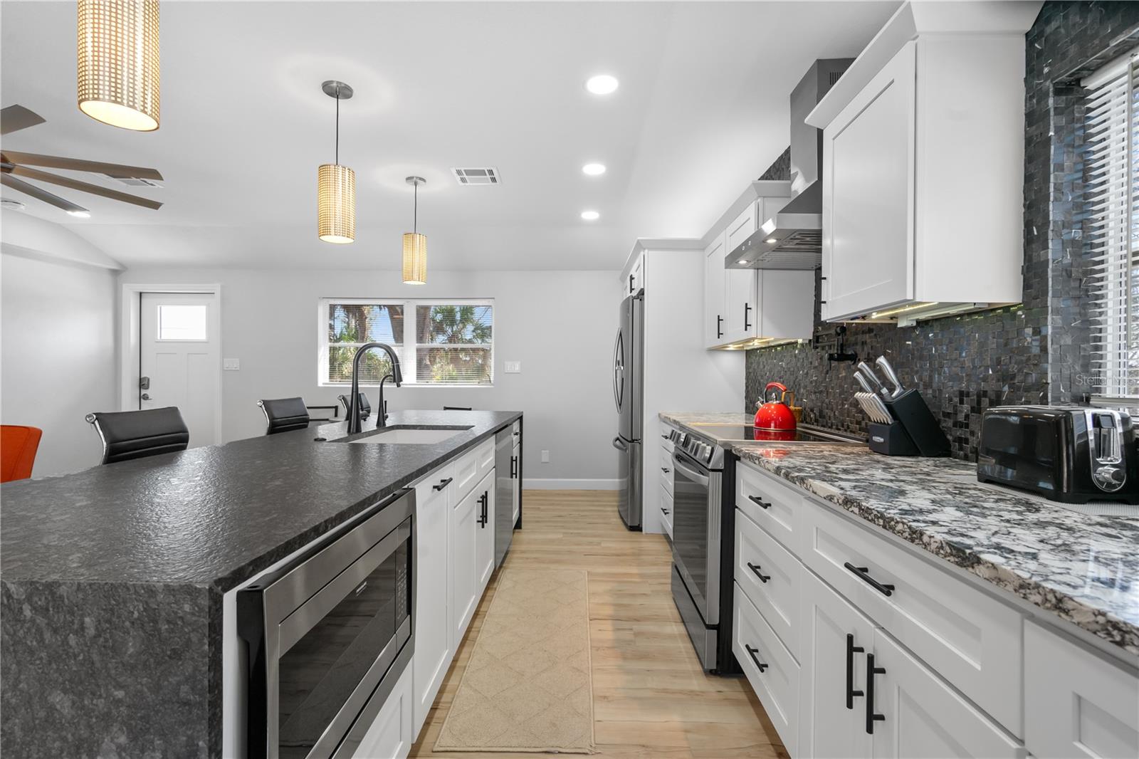 Image 17 of 58 For 2476 Beach Road