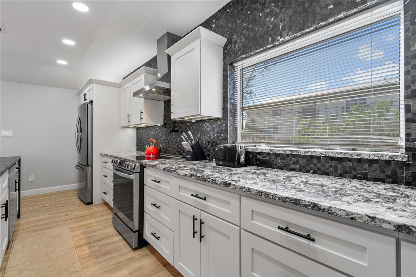 Image 18 of 58 For 2476 Beach Road