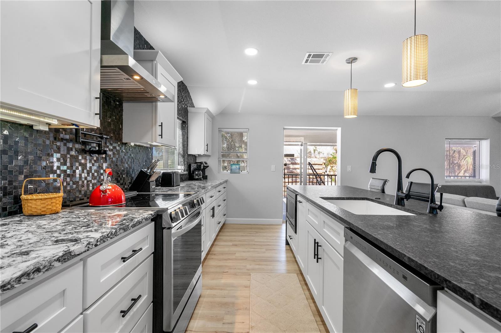 Image 20 of 58 For 2476 Beach Road