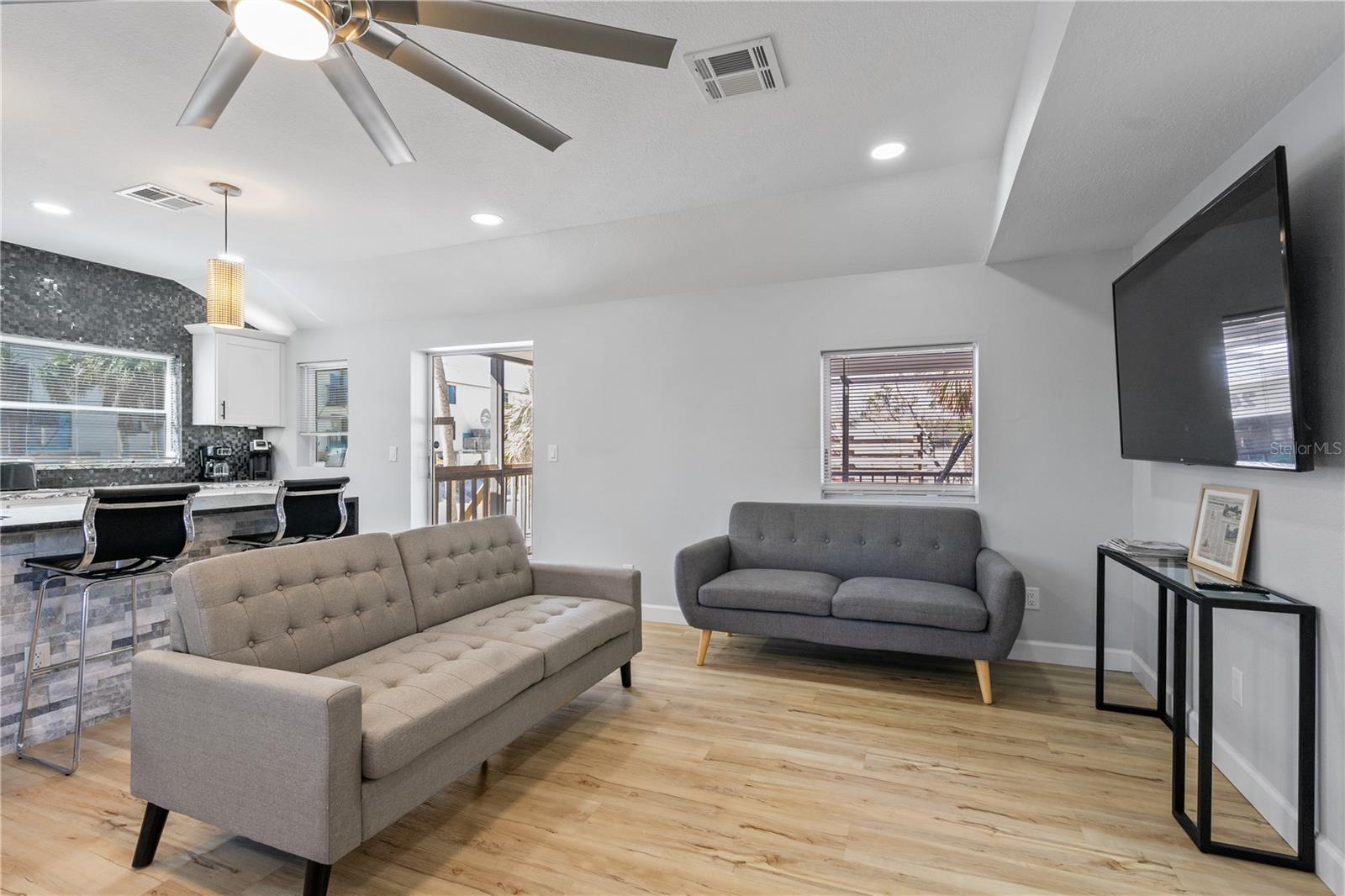 Image 23 of 58 For 2476 Beach Road