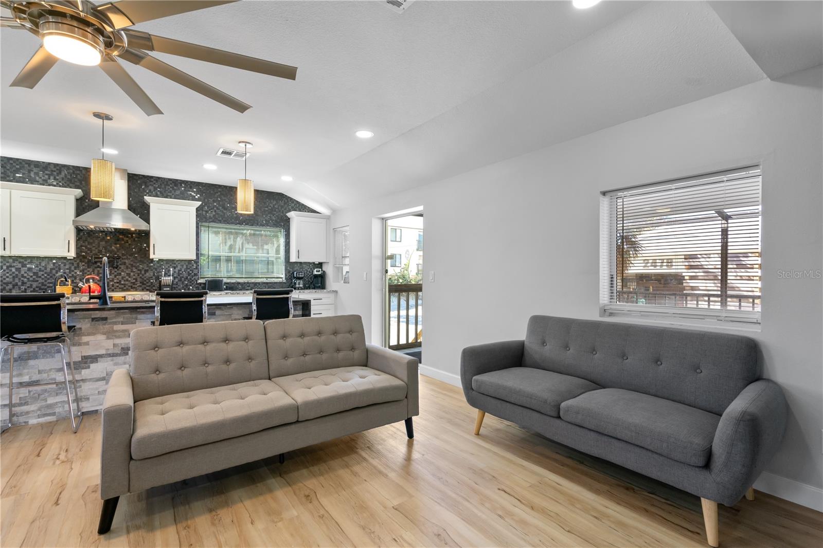 Image 24 of 58 For 2476 Beach Road