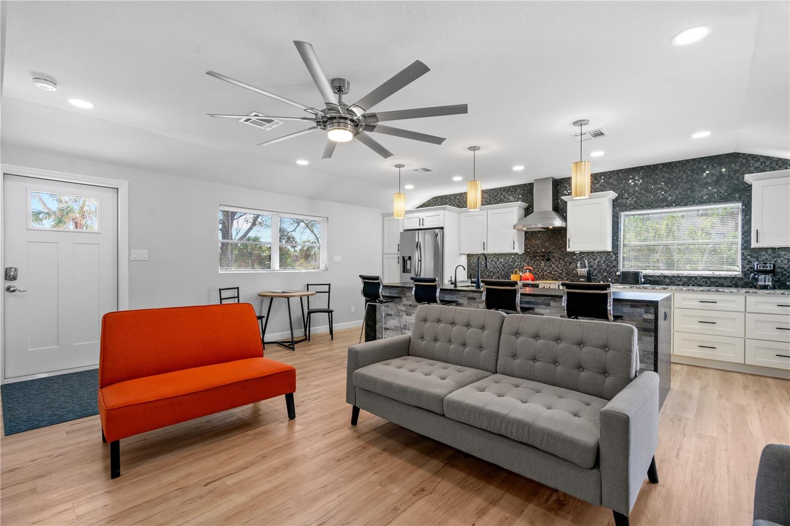 Image 25 of 58 For 2476 Beach Road