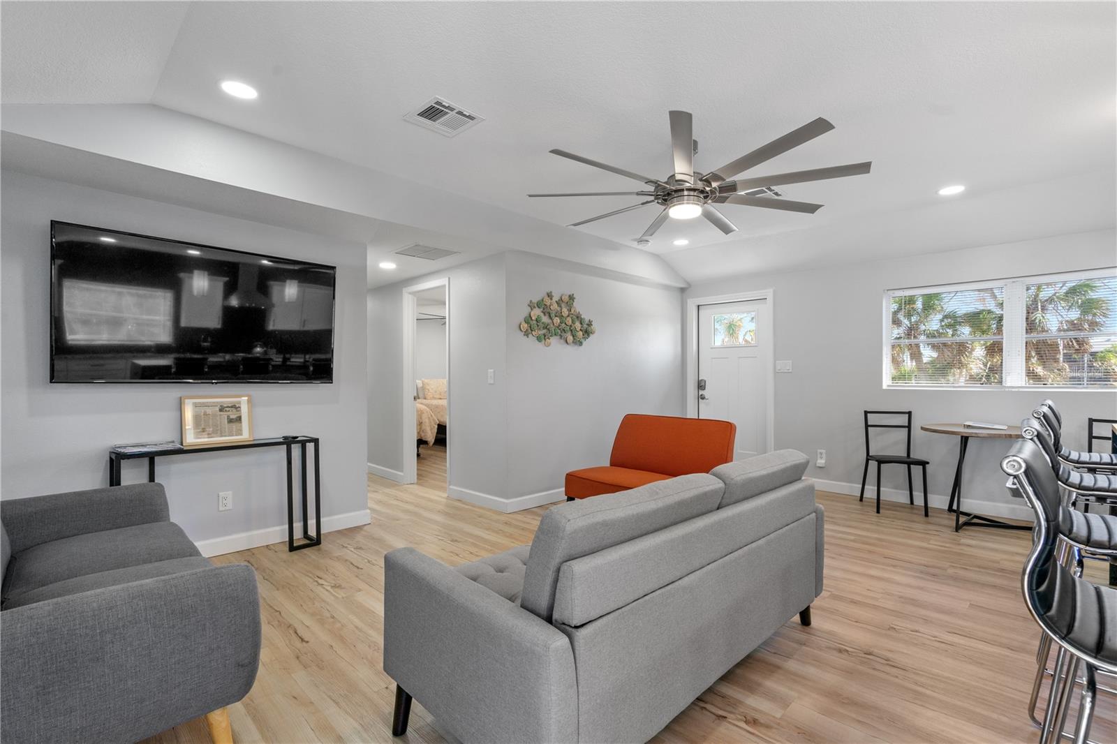 Image 26 of 58 For 2476 Beach Road