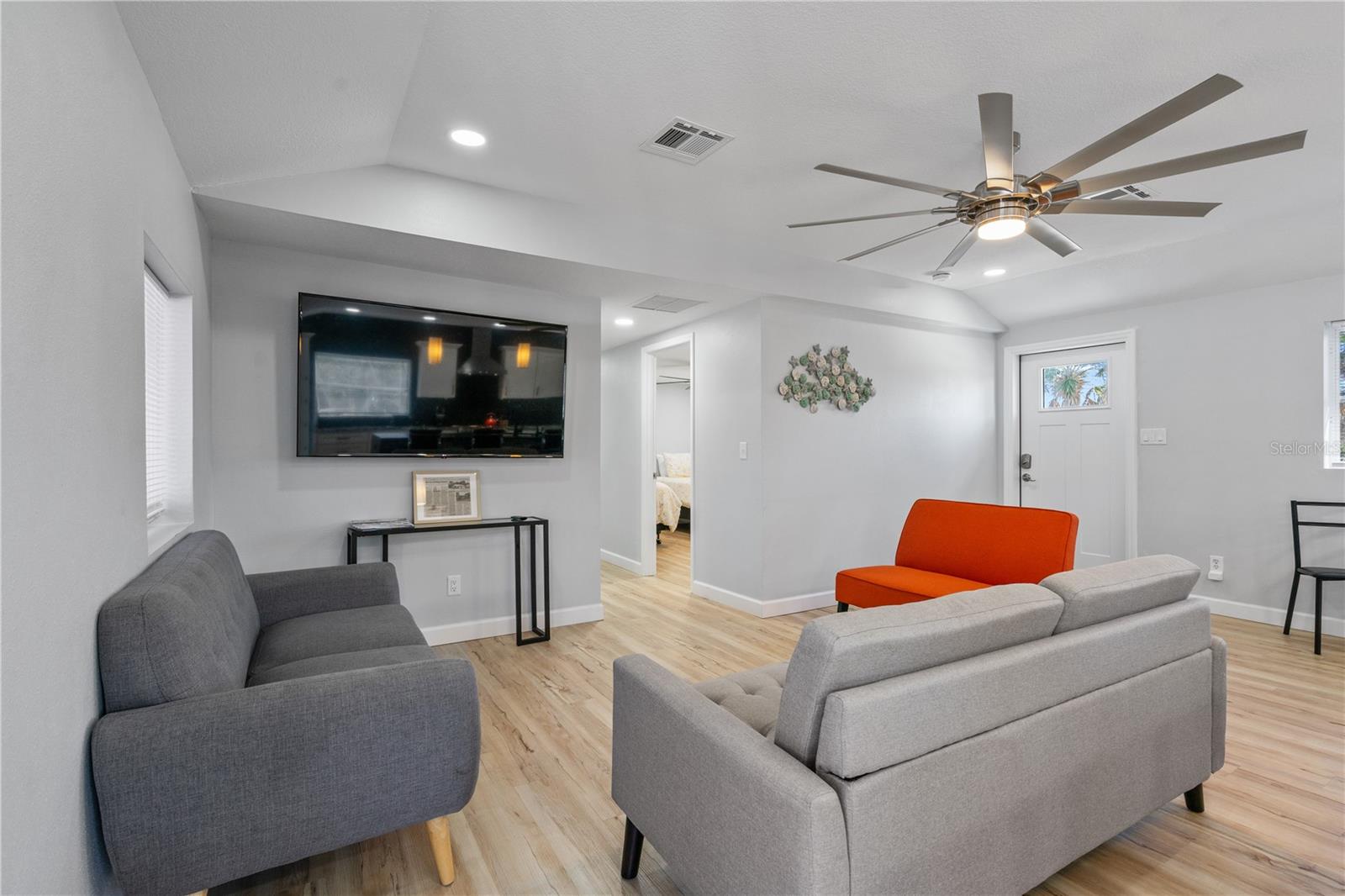 Image 27 of 58 For 2476 Beach Road