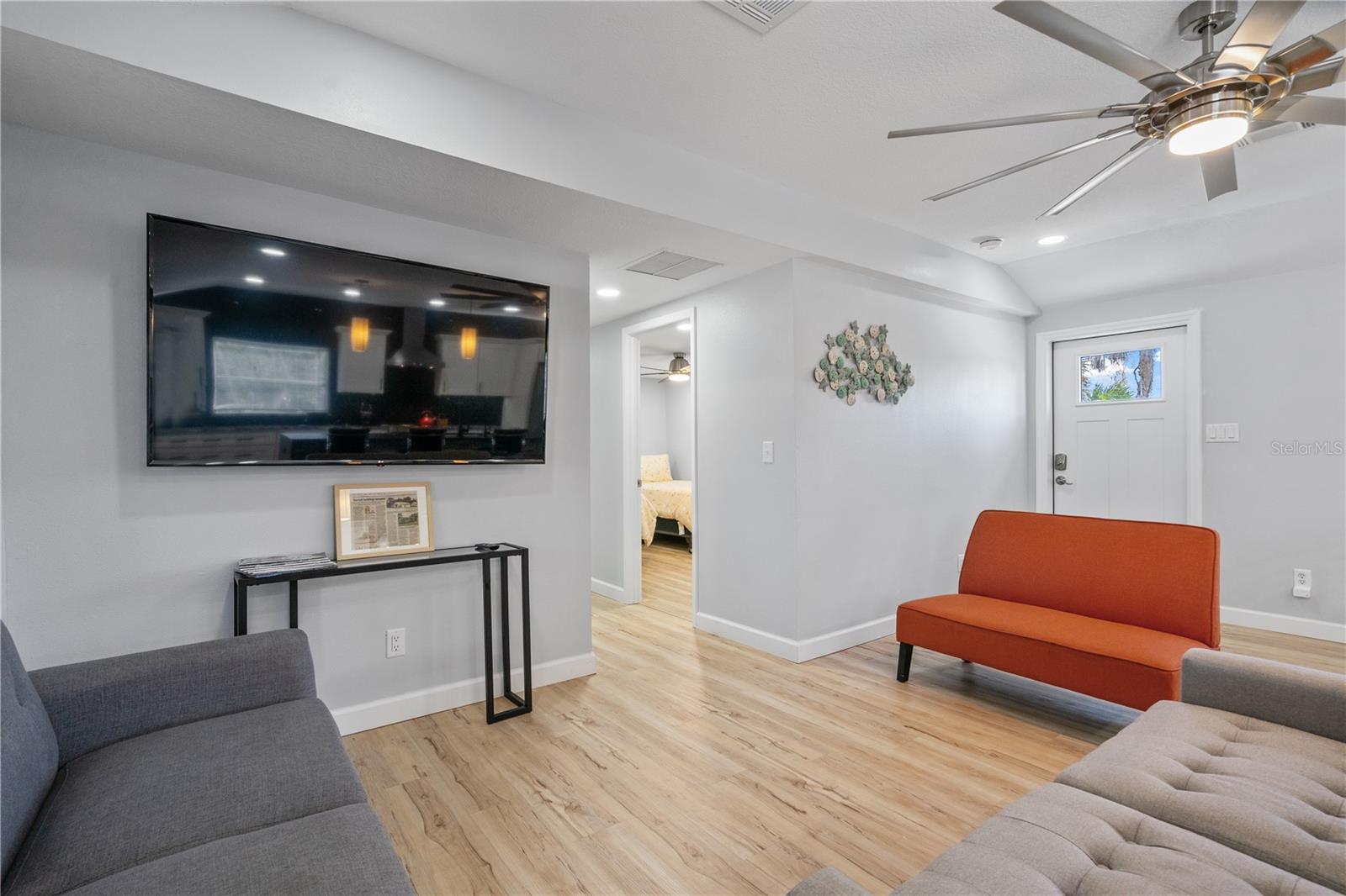 Image 28 of 58 For 2476 Beach Road