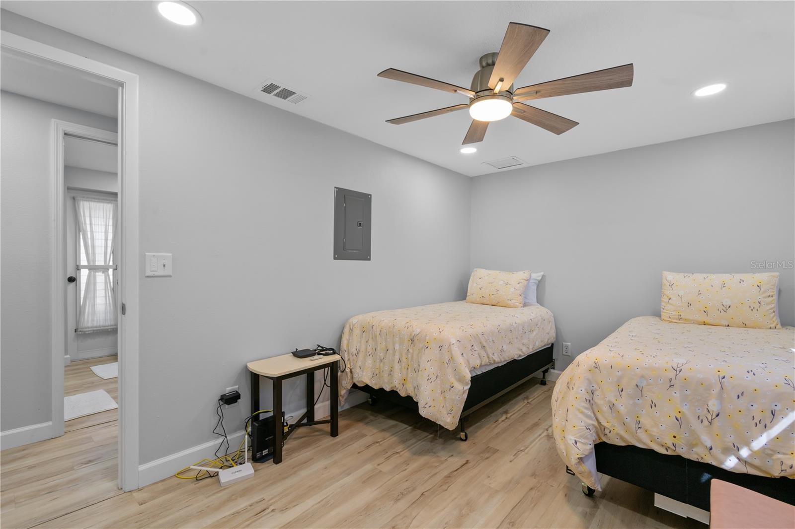 Image 31 of 58 For 2476 Beach Road