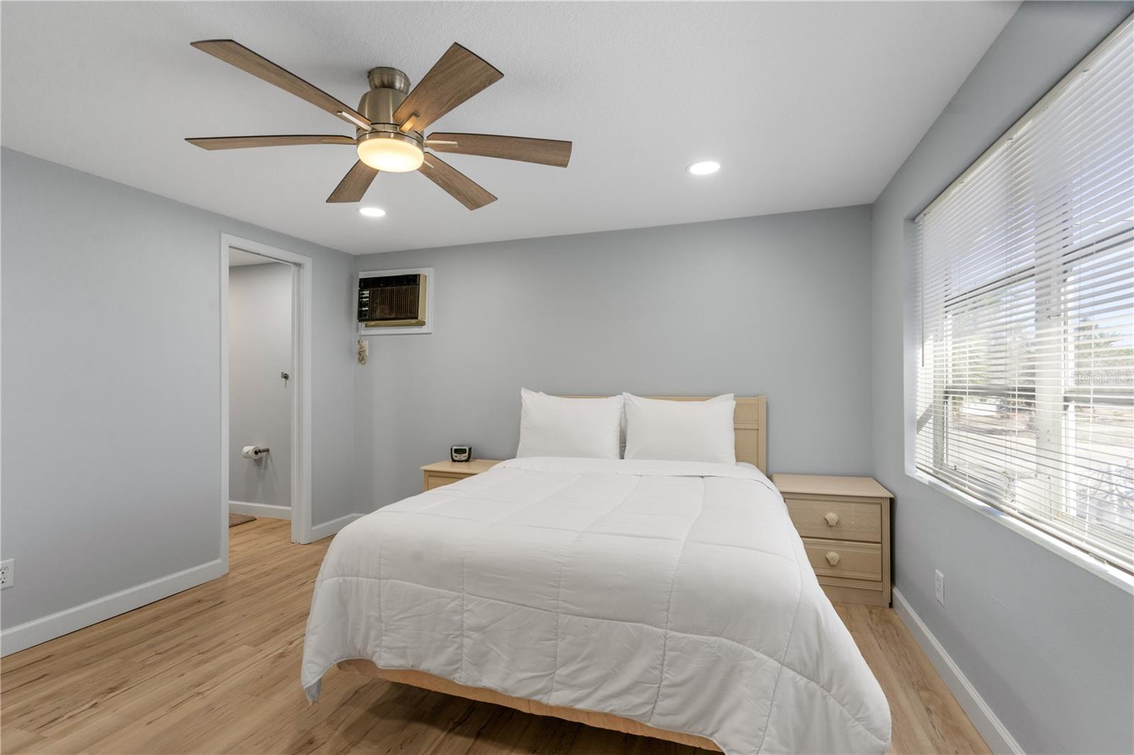 Image 42 of 58 For 2476 Beach Road