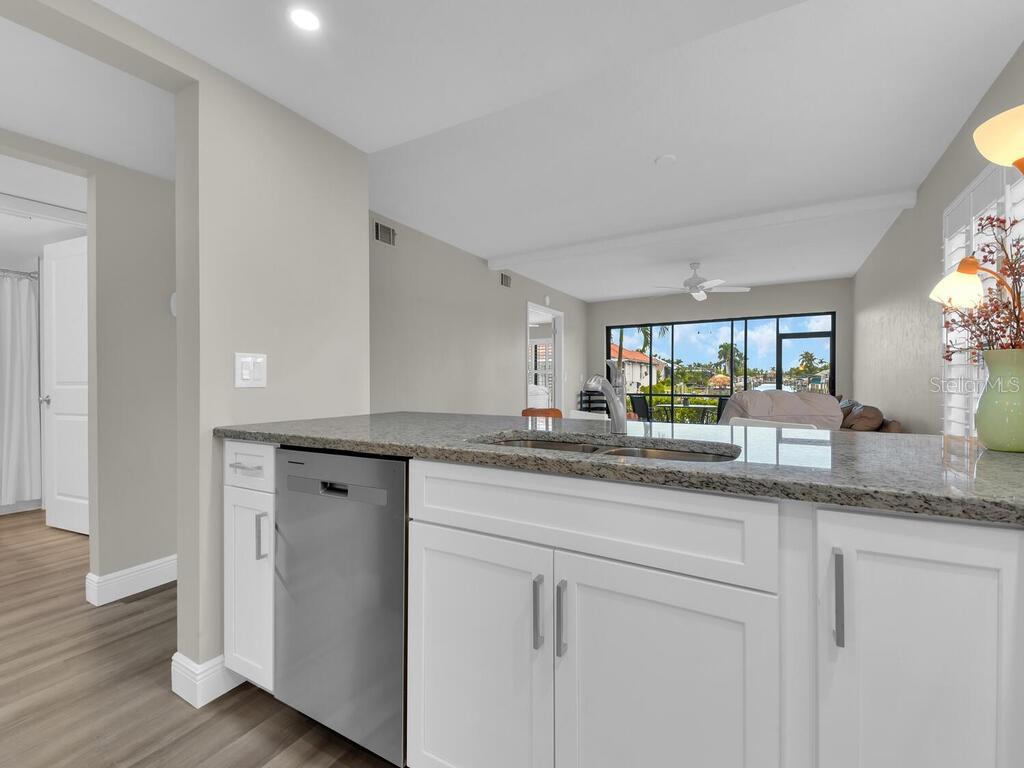 Image 12 of 31 For 902 48th Terrace 105