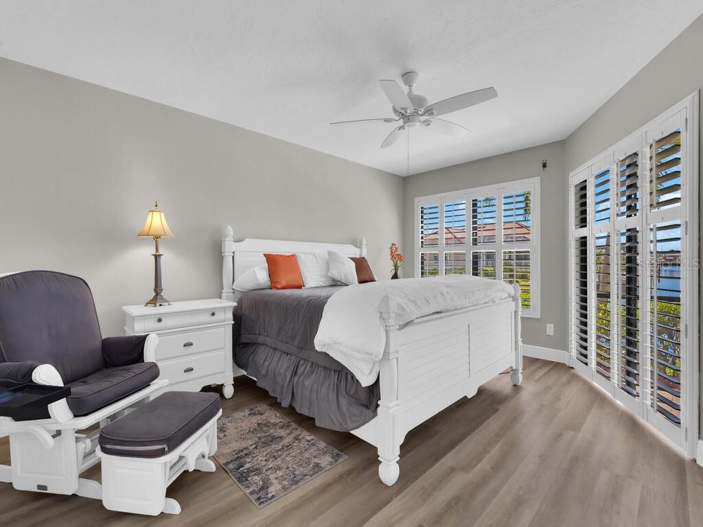 Image 15 of 31 For 902 48th Terrace 105