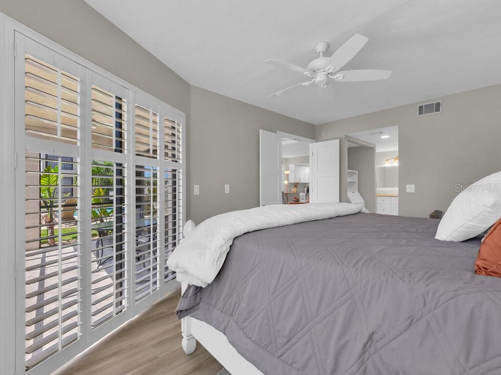 Image 16 of 31 For 902 48th Terrace 105