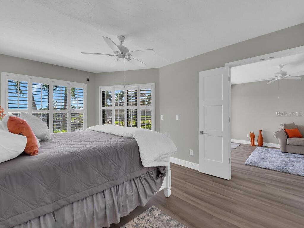 Image 17 of 31 For 902 48th Terrace 105