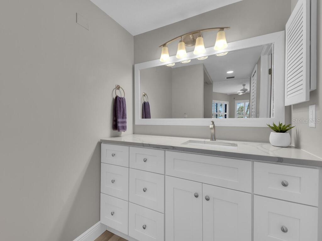 Image 18 of 31 For 902 48th Terrace 105