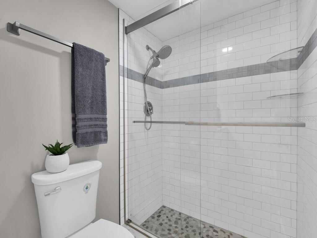 Image 20 of 31 For 902 48th Terrace 105