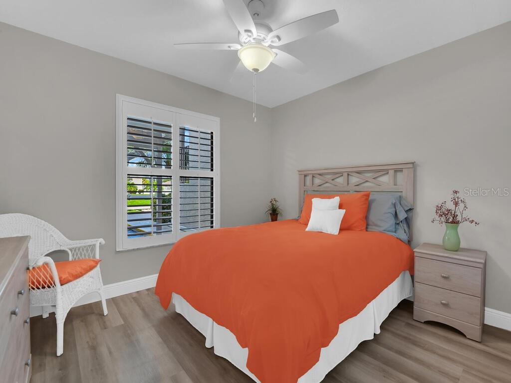 Image 21 of 31 For 902 48th Terrace 105