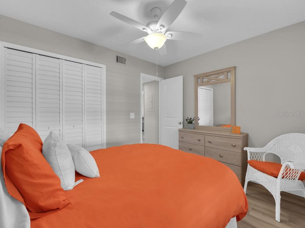 Image 22 of 31 For 902 48th Terrace 105