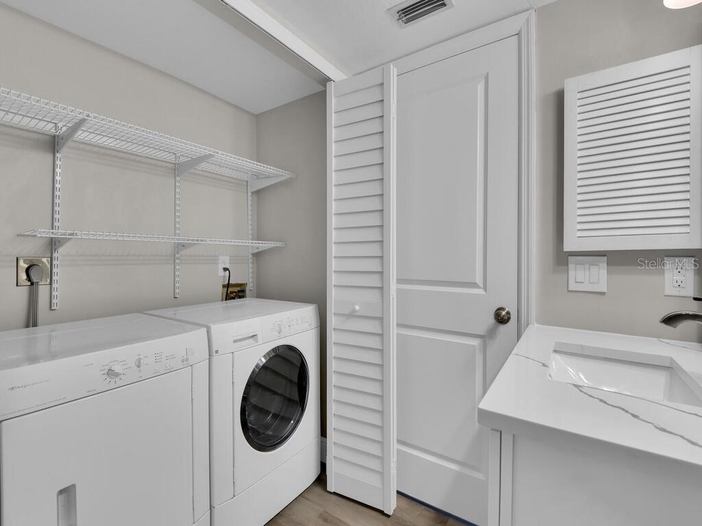 Image 24 of 31 For 902 48th Terrace 105