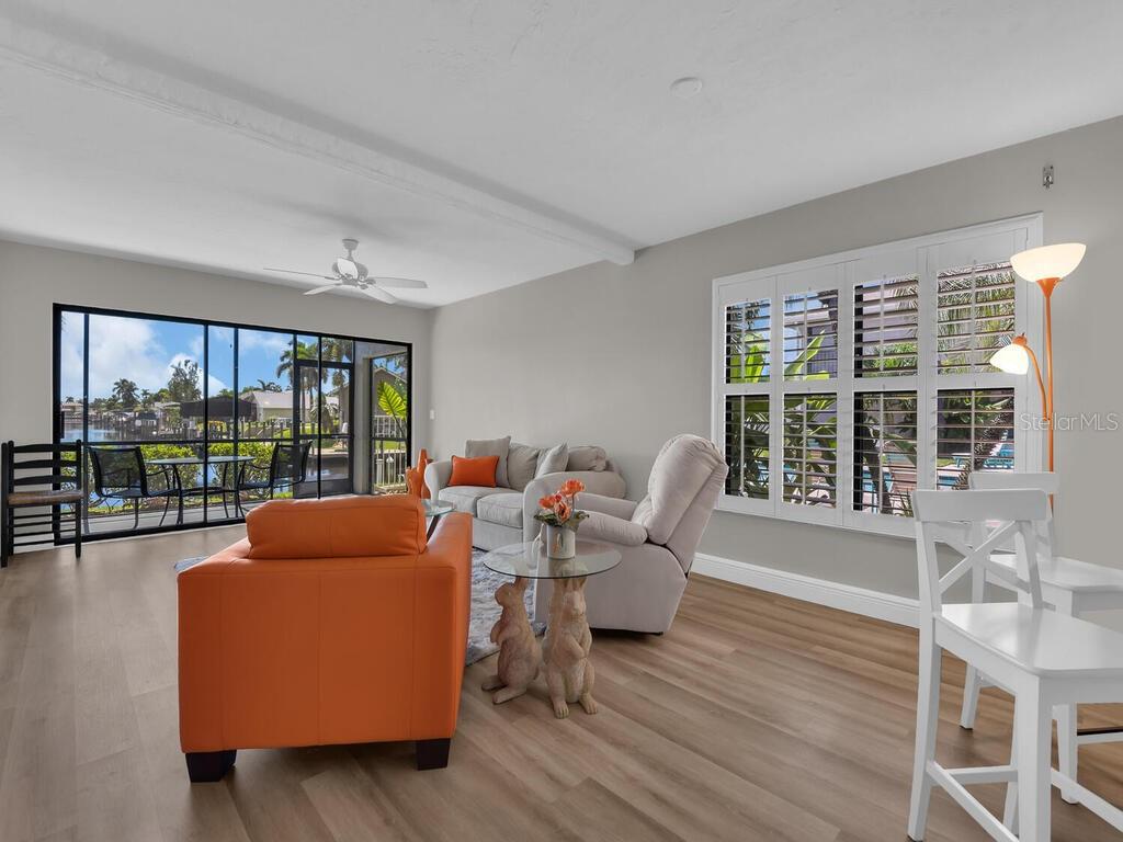 Image 6 of 31 For 902 48th Terrace 105