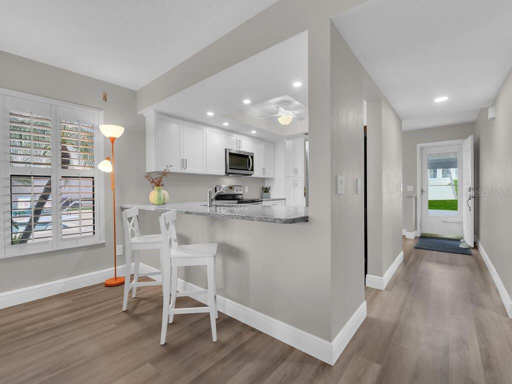 Image 7 of 31 For 902 48th Terrace 105