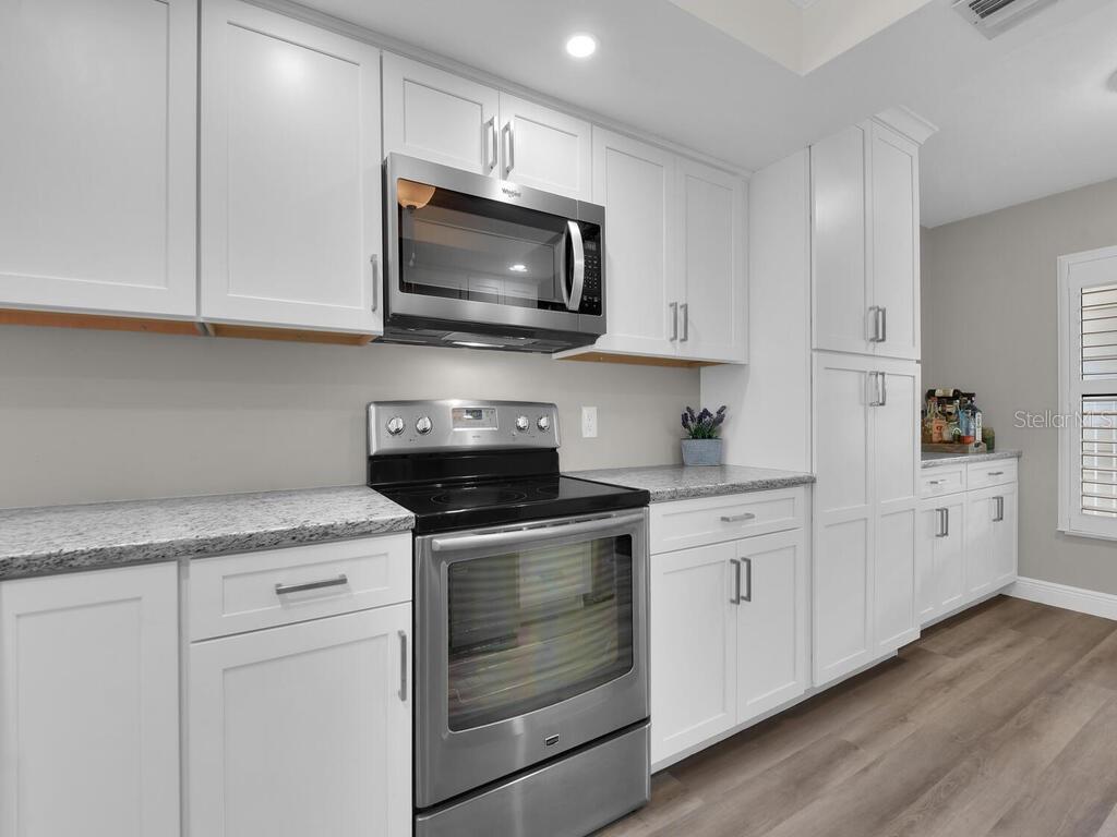 Image 8 of 31 For 902 48th Terrace 105