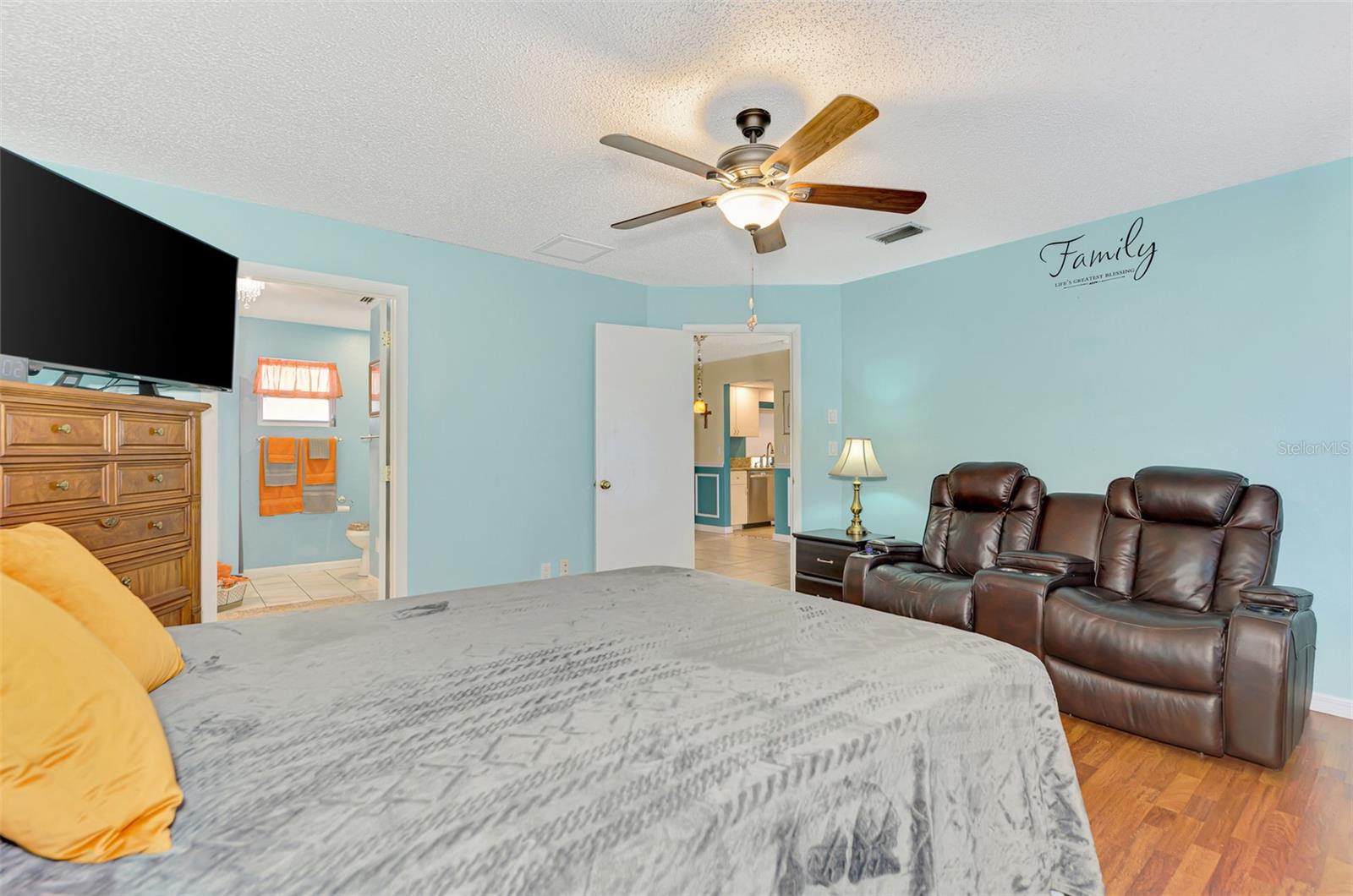 Image 32 of 59 For 22515 Rye Avenue