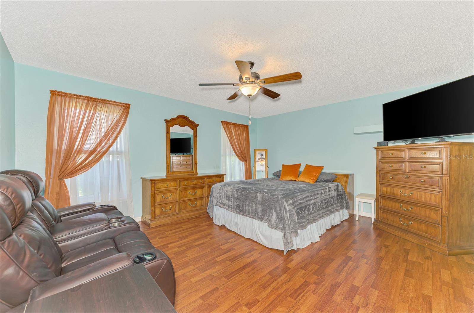 Image 33 of 59 For 22515 Rye Avenue