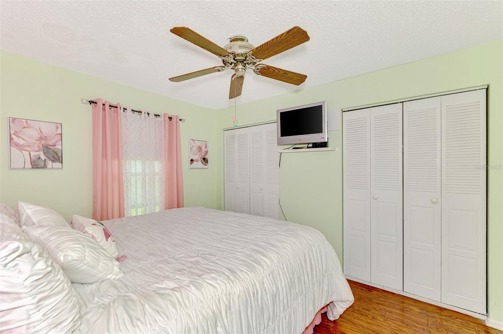 Image 39 of 59 For 22515 Rye Avenue