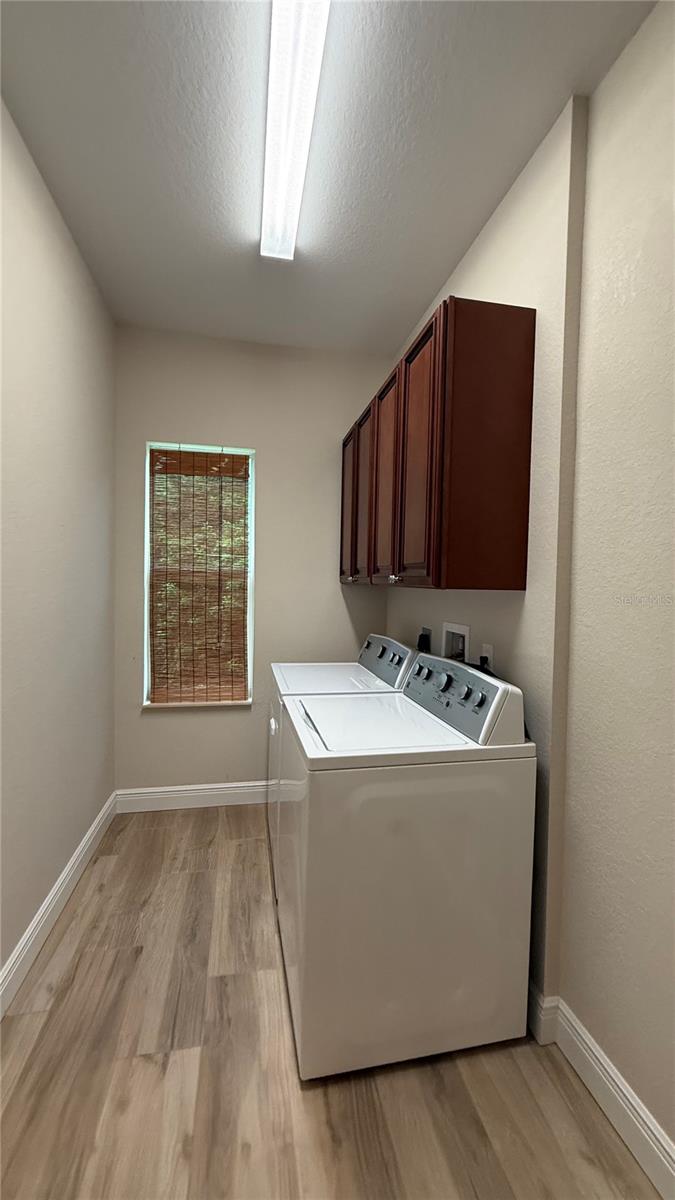 Image 7 of 21 For 105 Yellow Pine Drive
