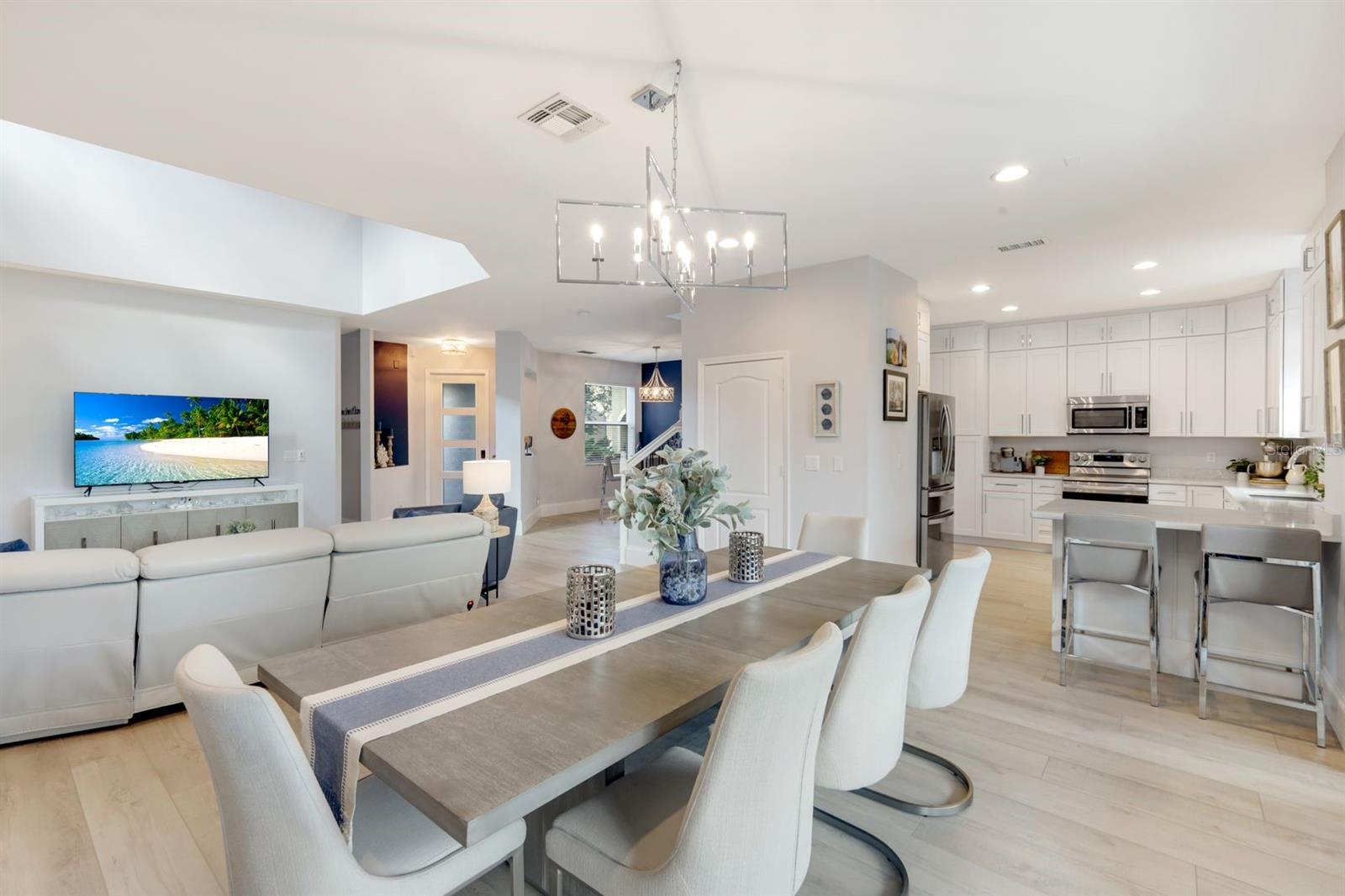 Image 11 of 34 For 20621 Silver Palm Drive